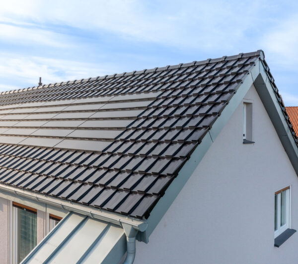 Noble space gray trend tile J160 with J160-PV in-roof module solution with initial pane and verges.