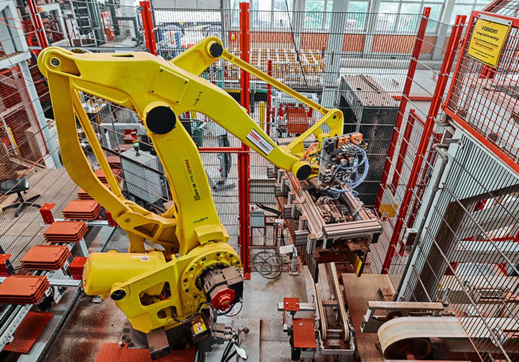 State-of-the-art robots in the small parcel facility at the Langenzenn site