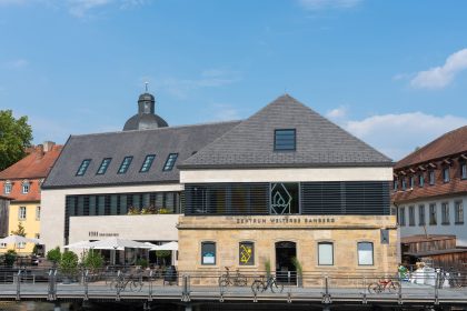 Zentrum Welterbe mit Biberschwanzziegel Geradschnitt in polargrau