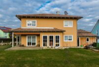 General view of a Tuscan villa with Romanesque pan Marko