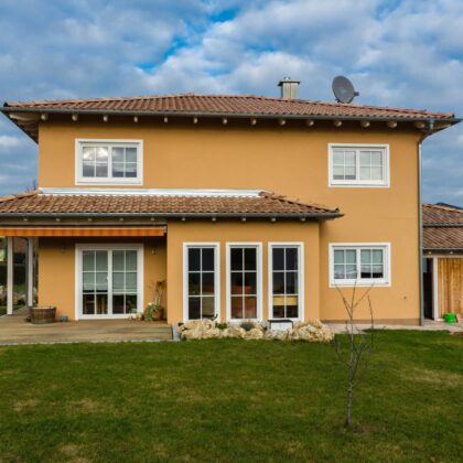 General view of a Tuscan villa with Romanesque pan Marko