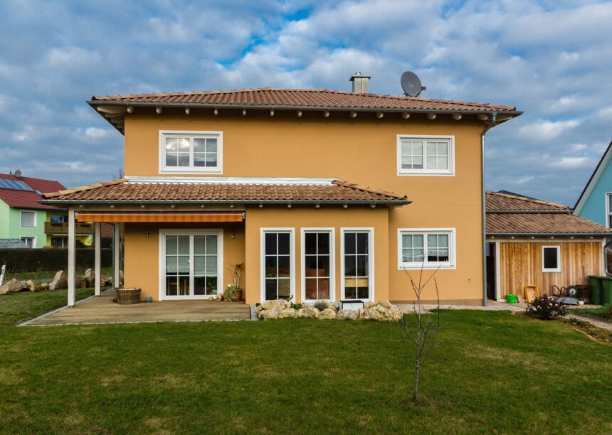 General view of a Tuscan villa with Romanesque pan Marko