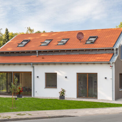 Modern house with modern, natural red roof tile Walther Stylist