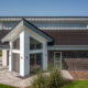 Architect's house with mono-pitch roof and flat tiles in edelnero