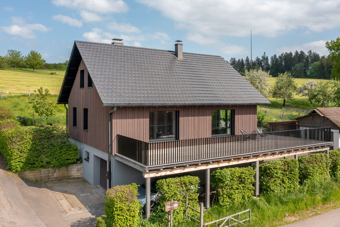 Wooden house with flat tile WALTHER Stylist in velvet black