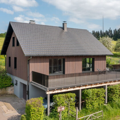 Wooden house with flat tile WALTHER Stylist in velvet black