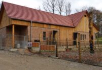 Refurbished deer park with WALTHER-tegula flat tiles in red-brown on the roof
