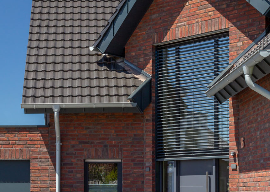 Great clinker brick house with Z7v reform tiles on a pitched roof with large dormers