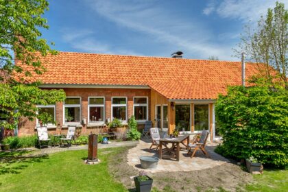 Natural red and old red Z5 on an idyllic clinker brick house invites you to dream