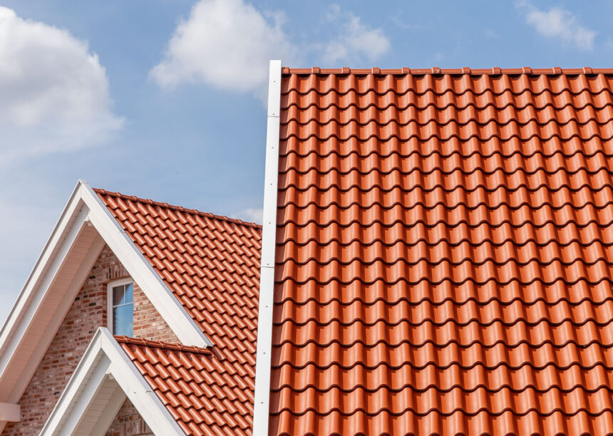 Fantastic clinker brick house with Z5 roof tile from Jacobi in old red