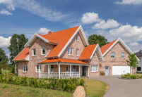 Fantastic clinker brick house with Z5 roof tile from Jacobi in old red