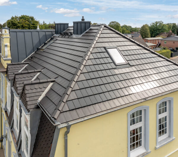 Hotel Villa Schneverdingen: energy-efficient refurbishment with Stylist-PV solar tiles with plain tiles on the dormers.