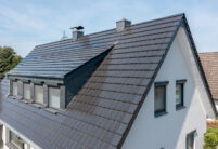 Renovated detached house with our solar tile Stylist-PV with Autarq with detailed view of the PV system