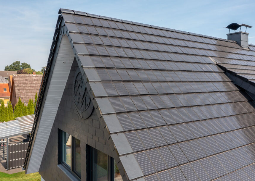 Refurbished detached house with our solar tile Stylist-PV with Autarq with entrance area
